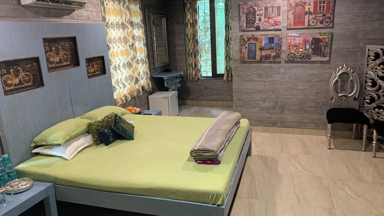 Photo of Bedroom in Versova