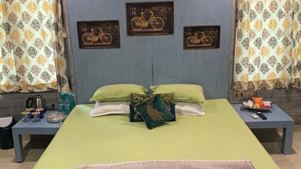 Photo of Bedroom in Versova