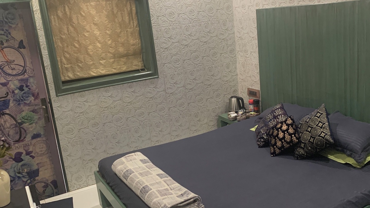 Photo of Bedroom in Versova