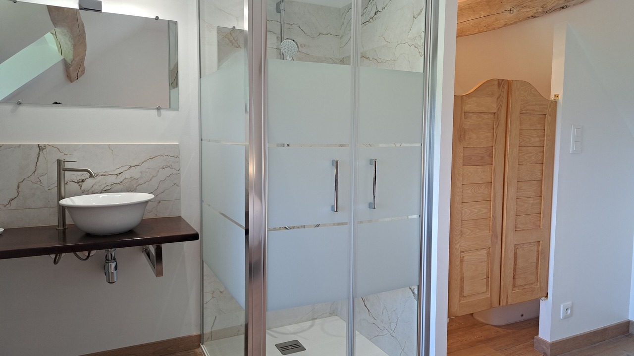 Photo of Bathroom in Pace