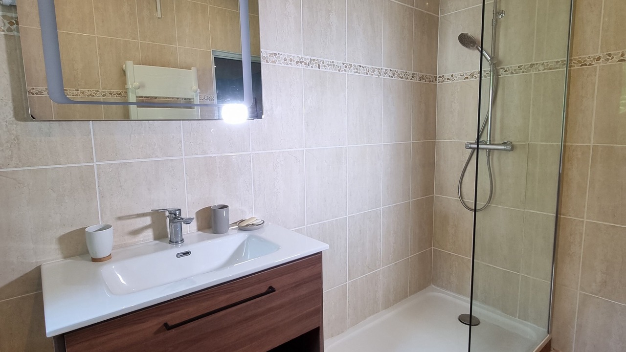 Photo of Bathroom in Gourin