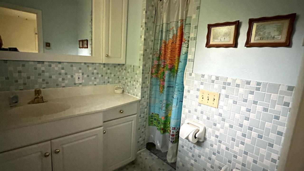 Photo of Bathroom in Grissom - Highland