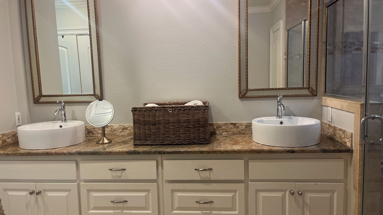 Photo of Bathroom in Hollywood - Santa Monica