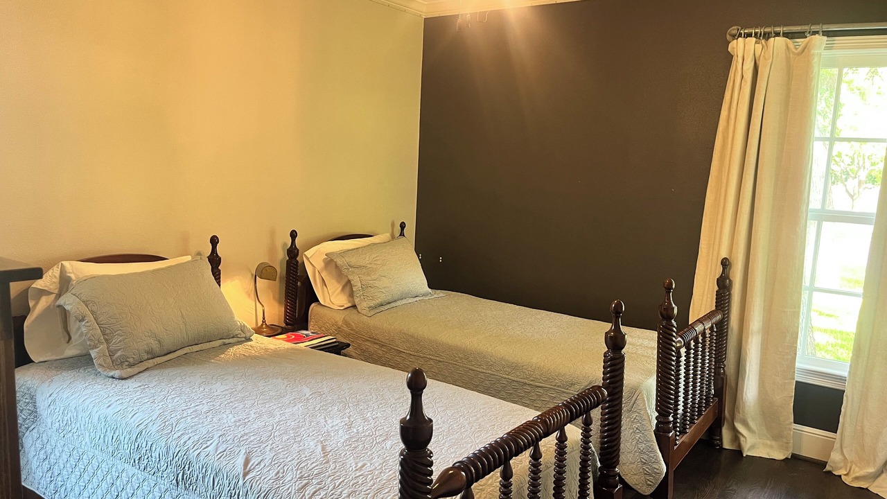 Photo of Bedroom in Hollywood - Santa Monica