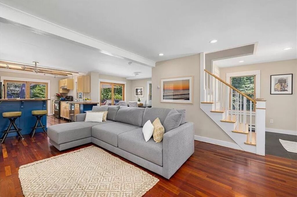 Photo of Livingroom in Jamestown
