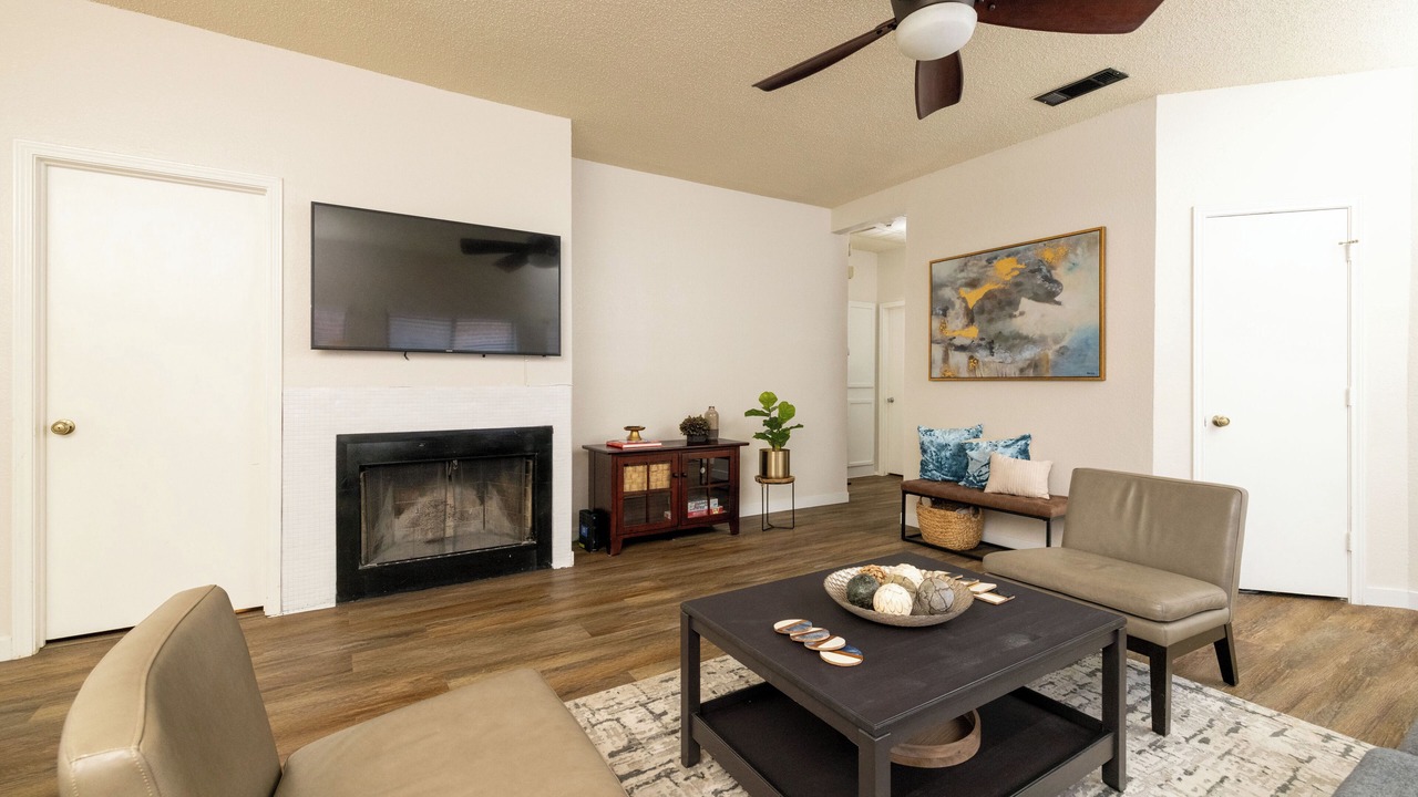 Photo of Livingroom in Euless