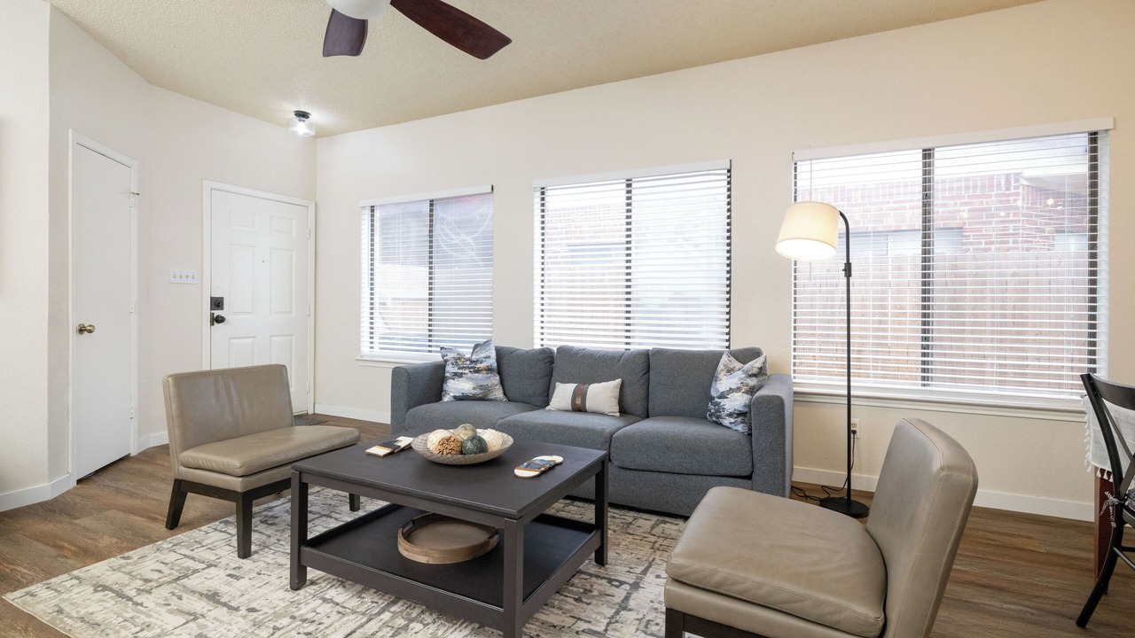 Photo of Livingroom in Euless