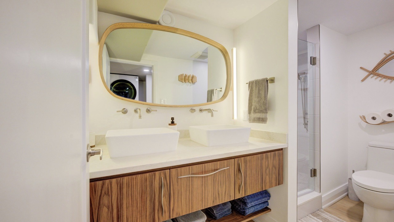 Photo of Bathroom in Hespeler