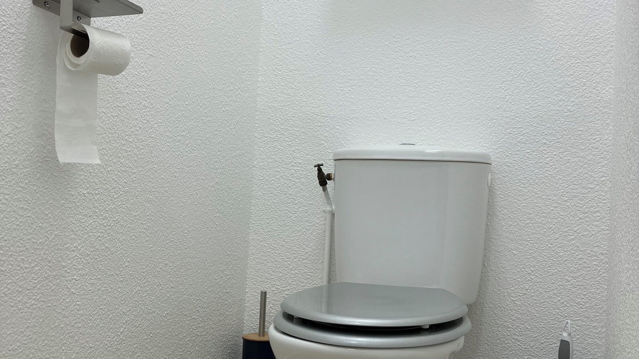 Photo of Bathroom in Pin - Vert Galant