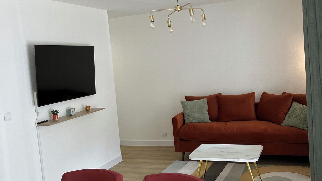 Photo of Livingroom in Pin - Vert Galant