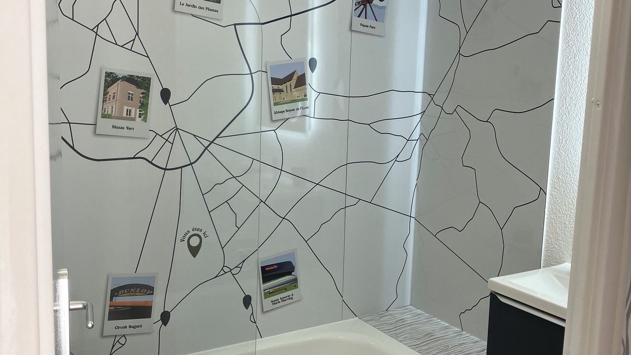 Photo of Bathroom in Pin - Vert Galant