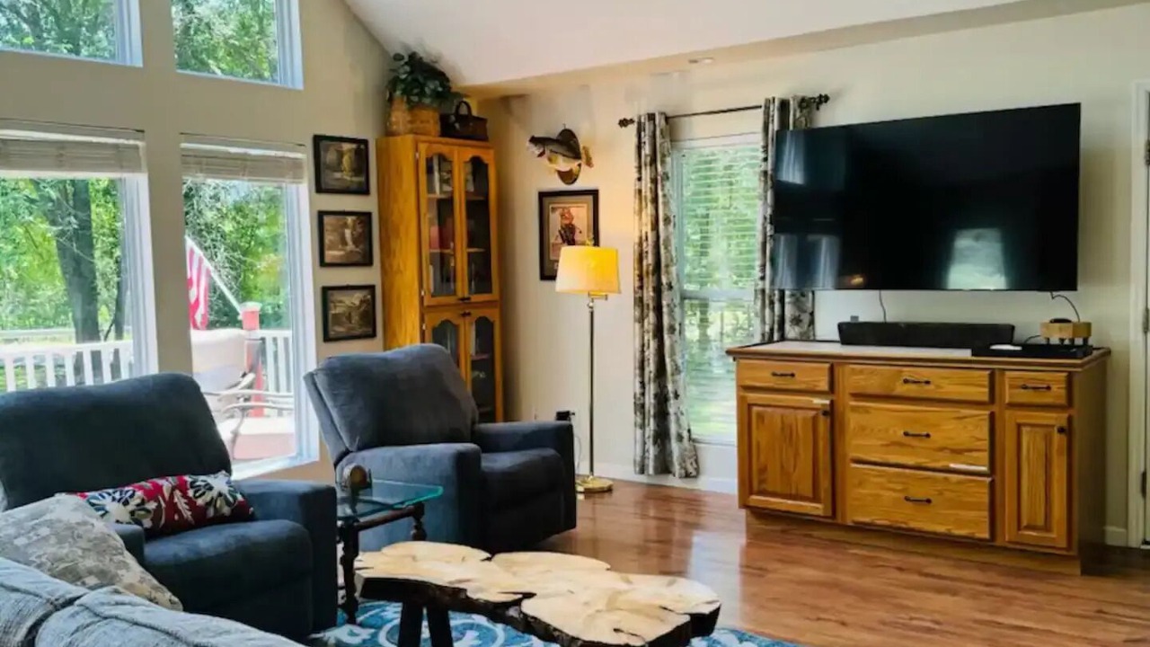Photo of Livingroom in Laceys Spring