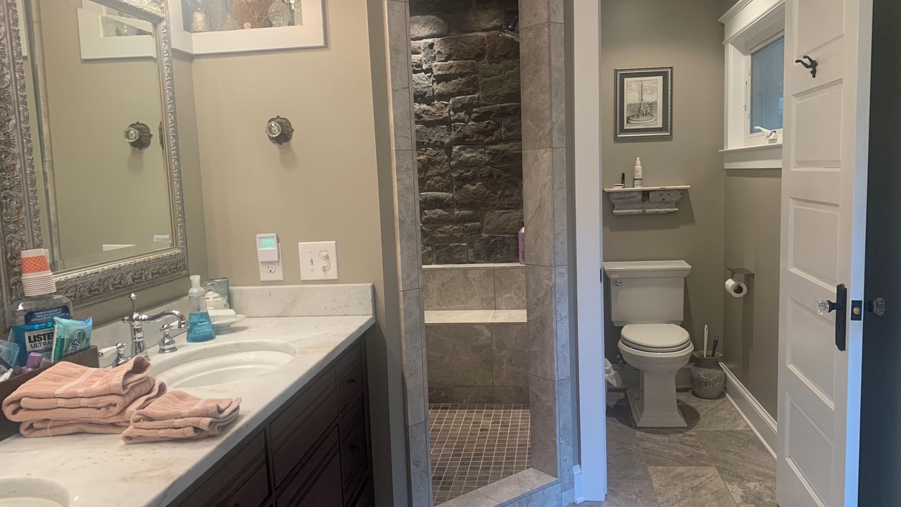 Photo of Bathroom in Grissom - Highland