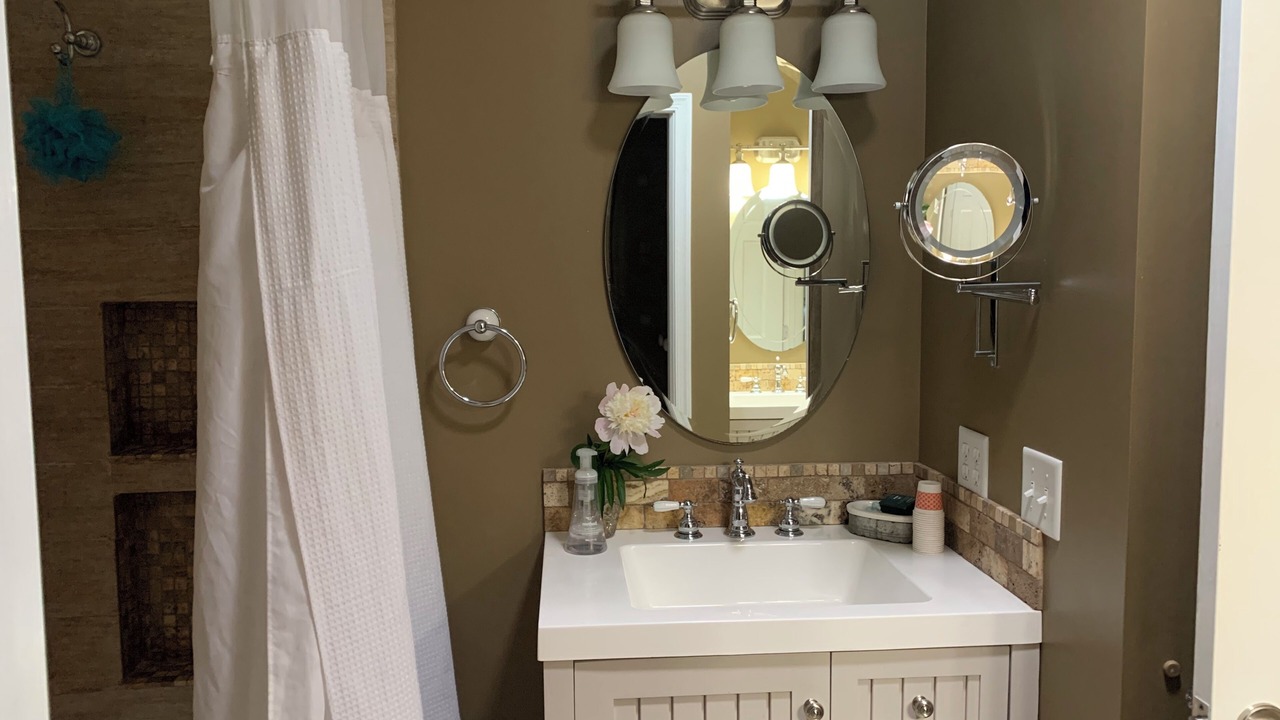 Photo of Bathroom in Grissom - Highland