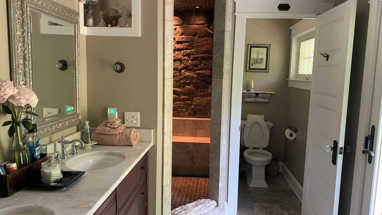 Photo of Bathroom in Grissom - Highland