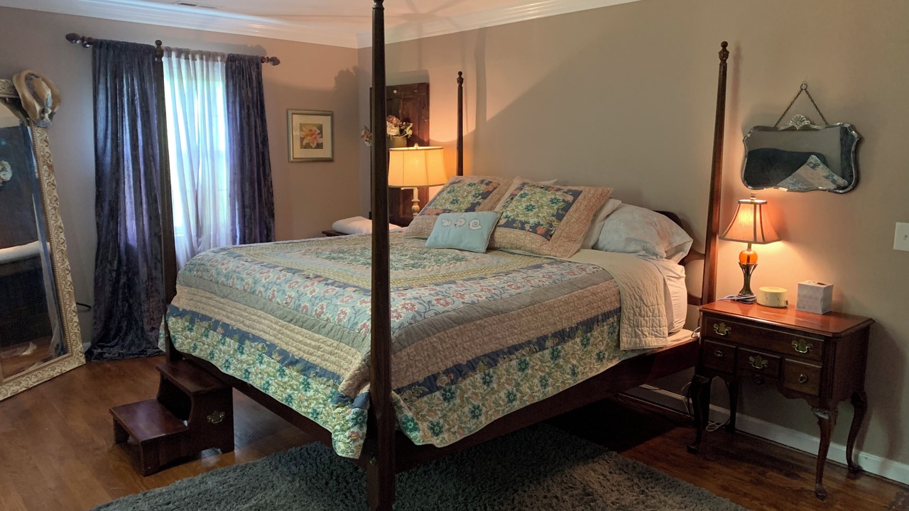 Photo of Bedroom in Grissom - Highland