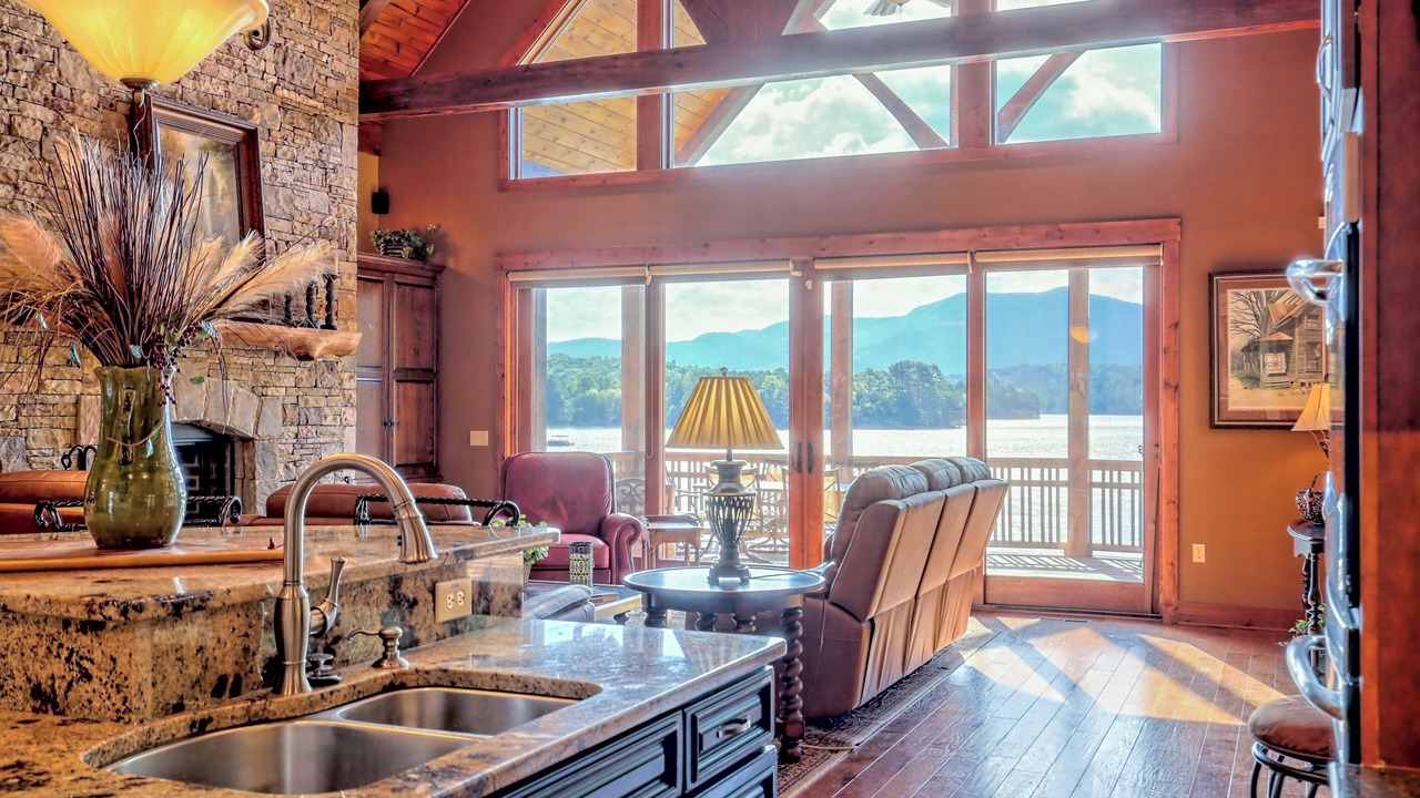 Photo of Livingroom in Hiawassee
