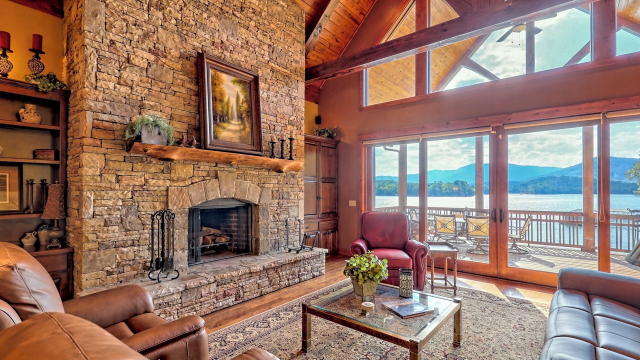 Photo of Livingroom in Hiawassee