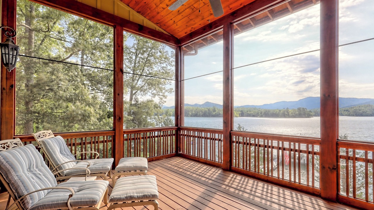 Photo of Patio Balcony in Hiawassee