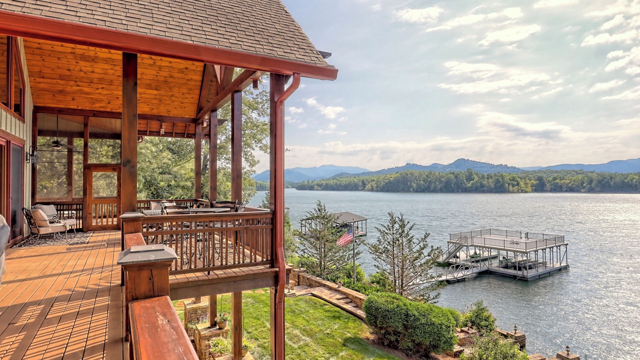 Photo of Patio Balcony in Hiawassee
