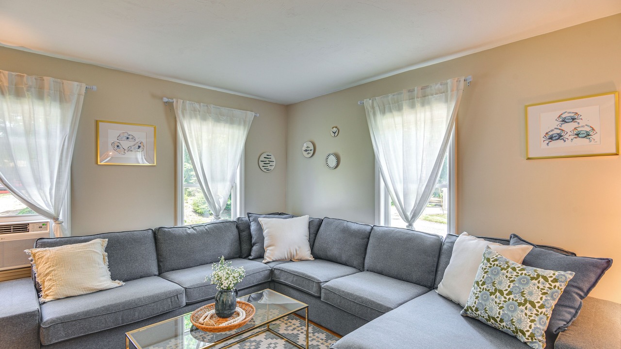 Photo of Livingroom in Wakefield-Peacedale