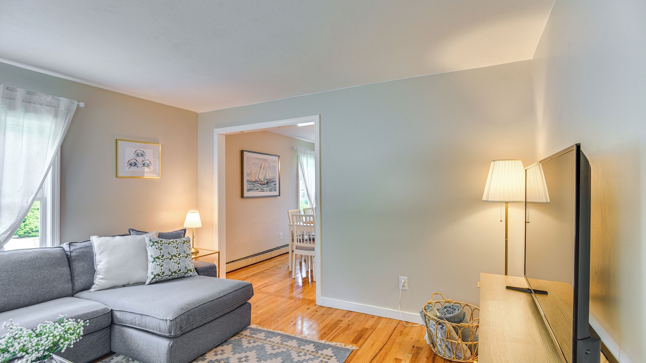 Photo of Livingroom in Wakefield-Peacedale
