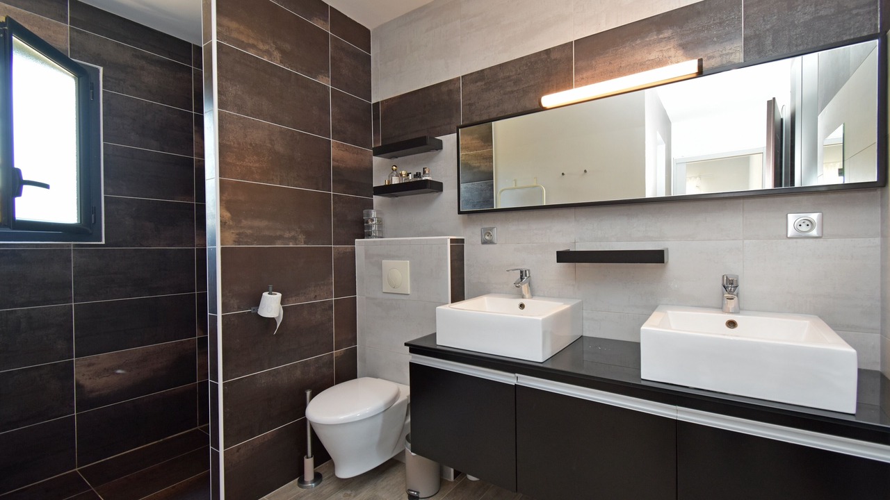 Photo of Bathroom in Lapeyrouse-Fossat