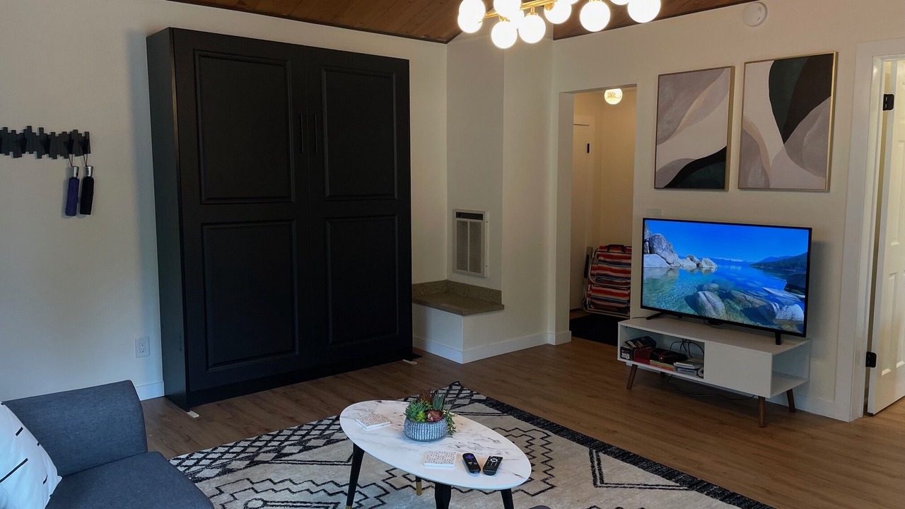 Photo of Livingroom in Lincoln Park