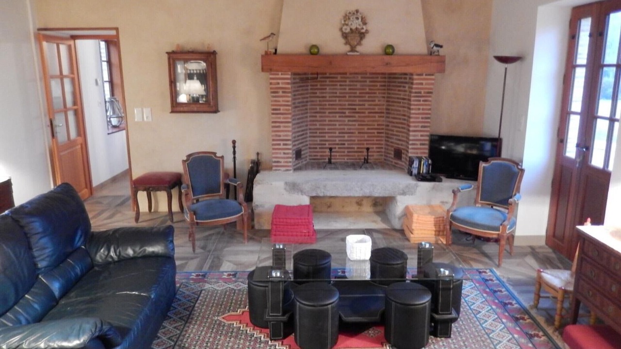 Photo of Livingroom in Tuffe Val de la Cheronne
