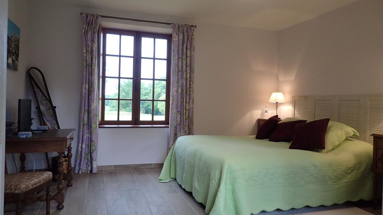 Photo of Bedroom in Tuffe Val de la Cheronne