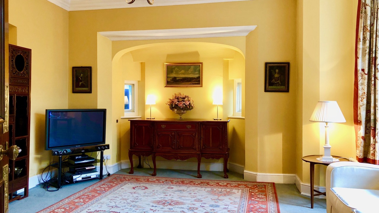 Photo of Livingroom in Godalming