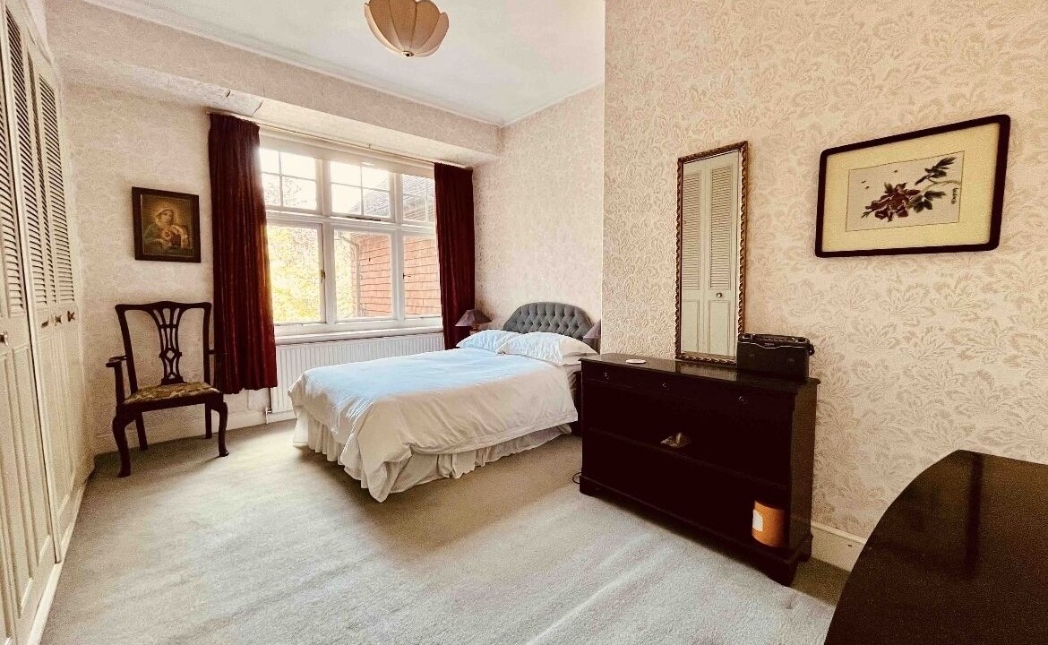 Photo of Bedroom in Godalming