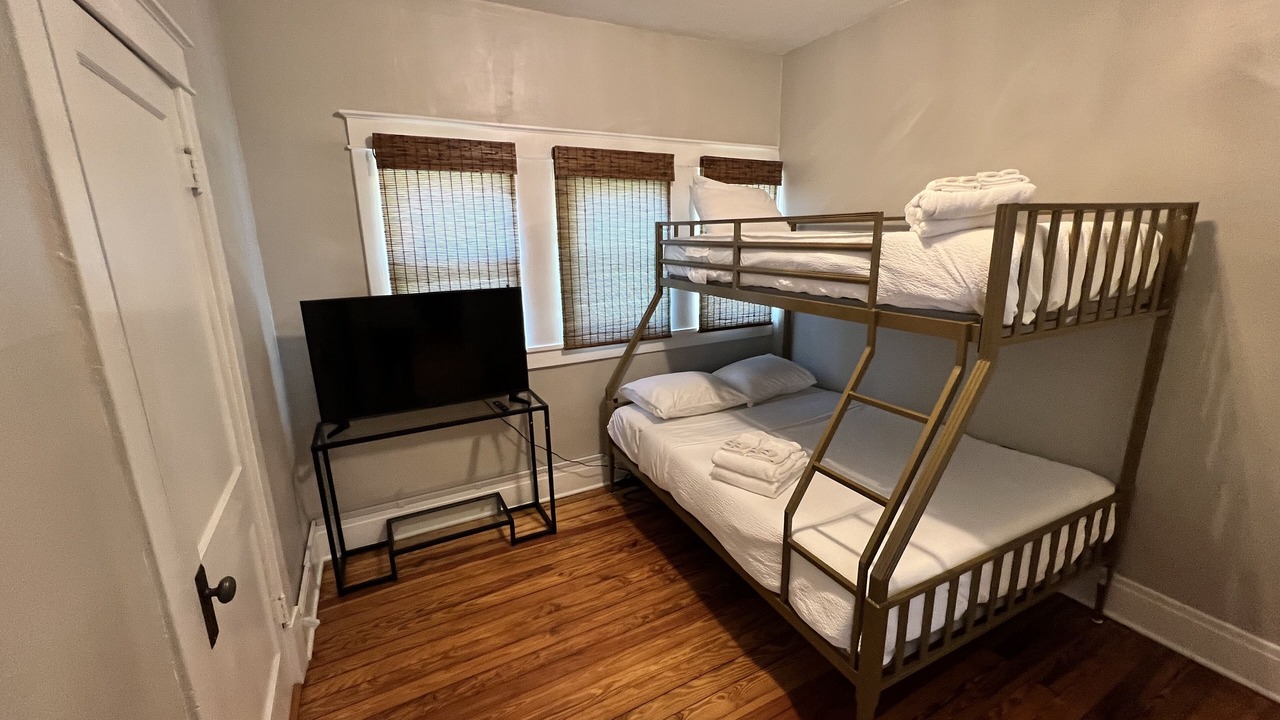 Photo of Bedroom in Shelby Hills