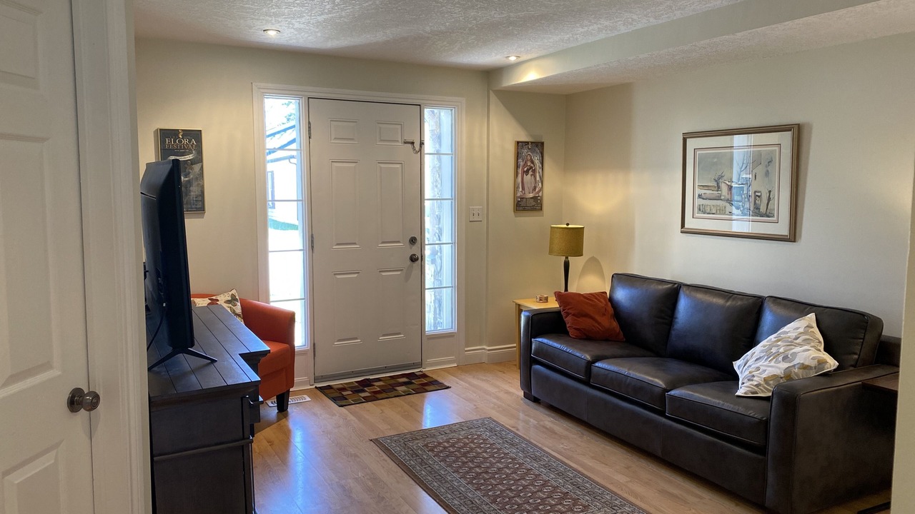 Photo of Livingroom in Elora