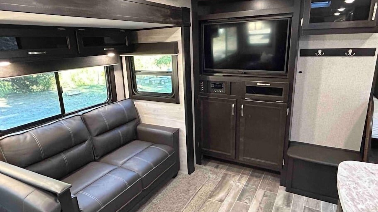 Photo of Livingroom in Coal Creek Canyon