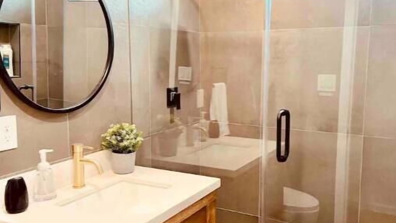 Photo of Bathroom in Lawndale