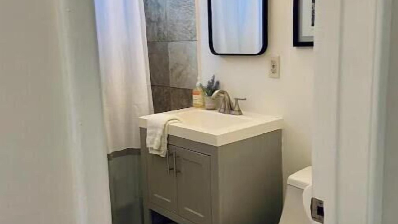Photo of Bathroom in Lawndale