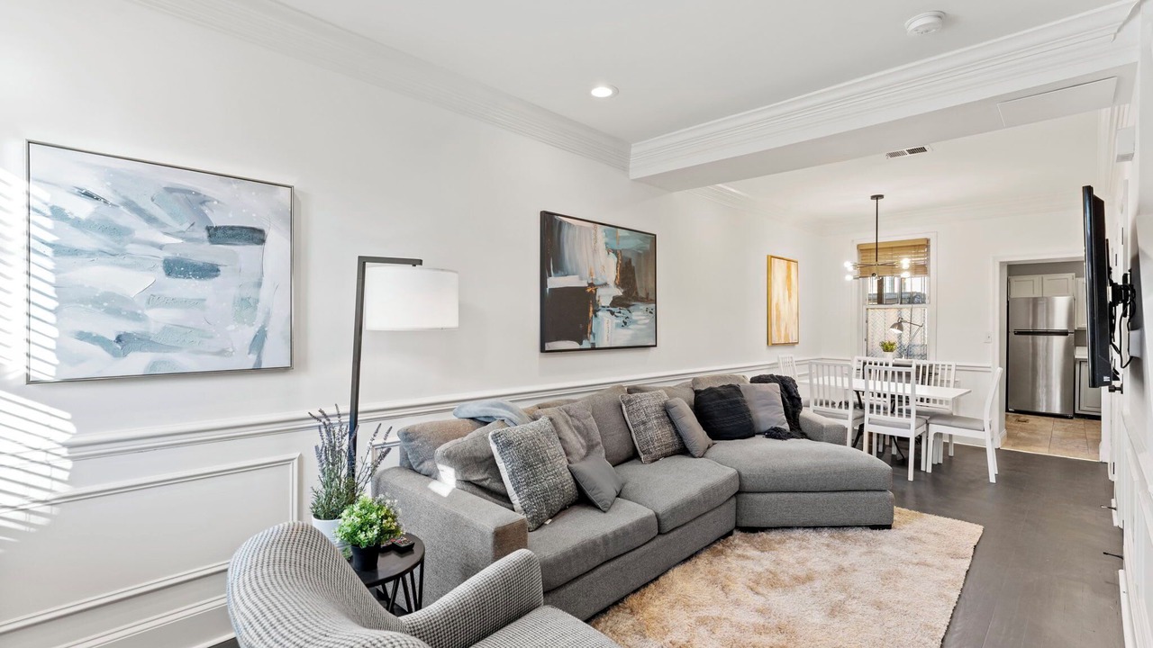 Photo of Livingroom in Truxton Circle