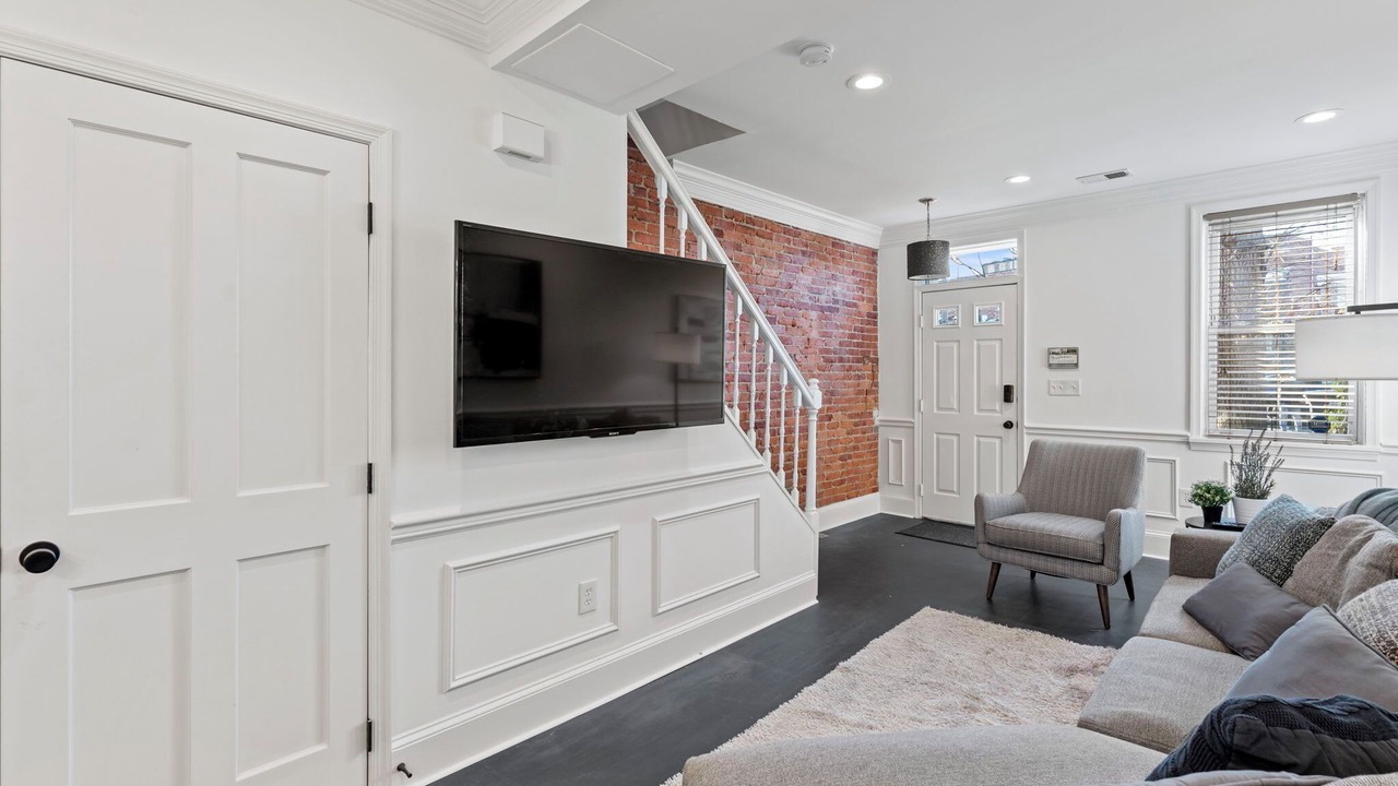 Photo of Livingroom in Truxton Circle