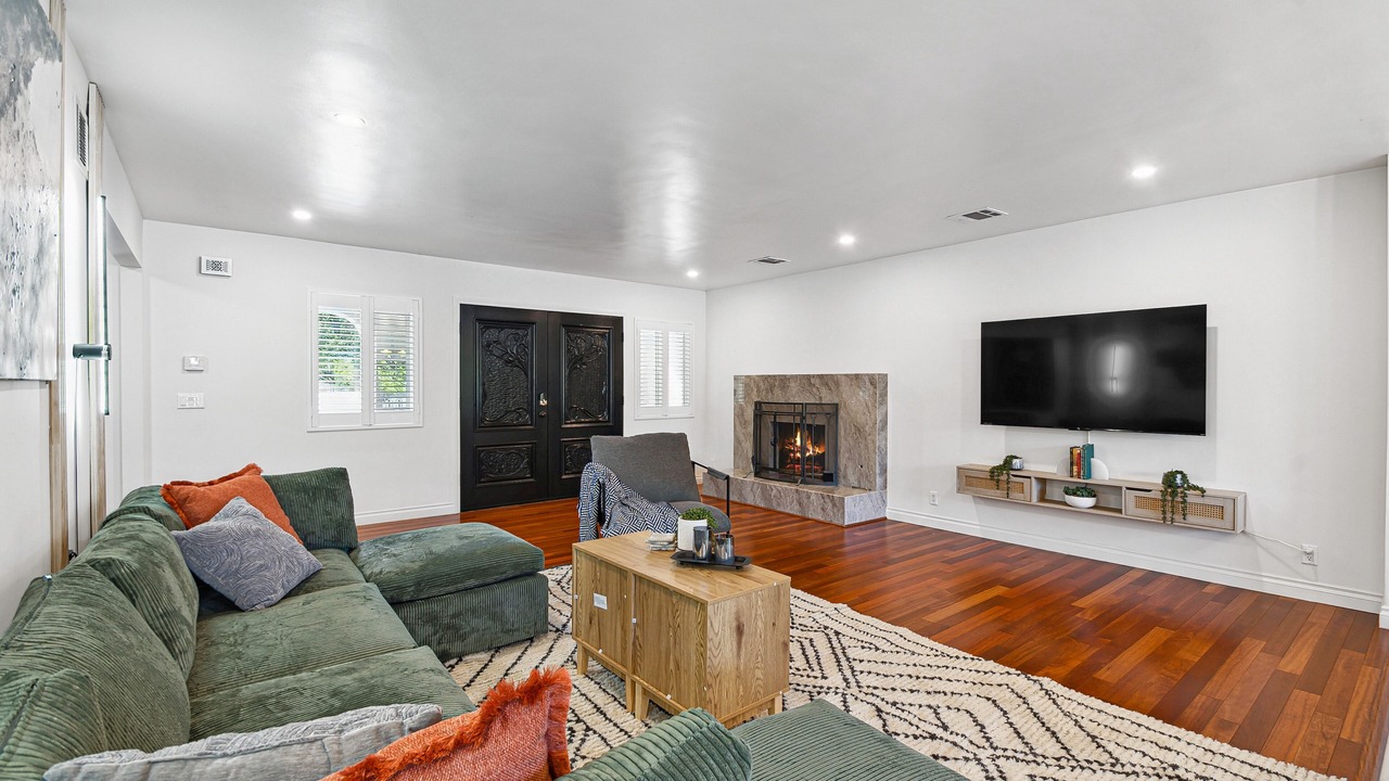 Photo of Livingroom in Reseda