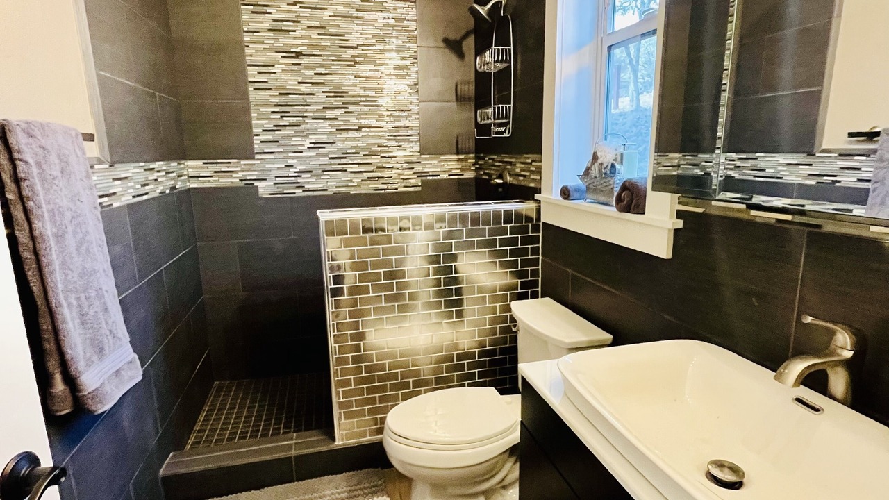 Photo of Bathroom in Trail