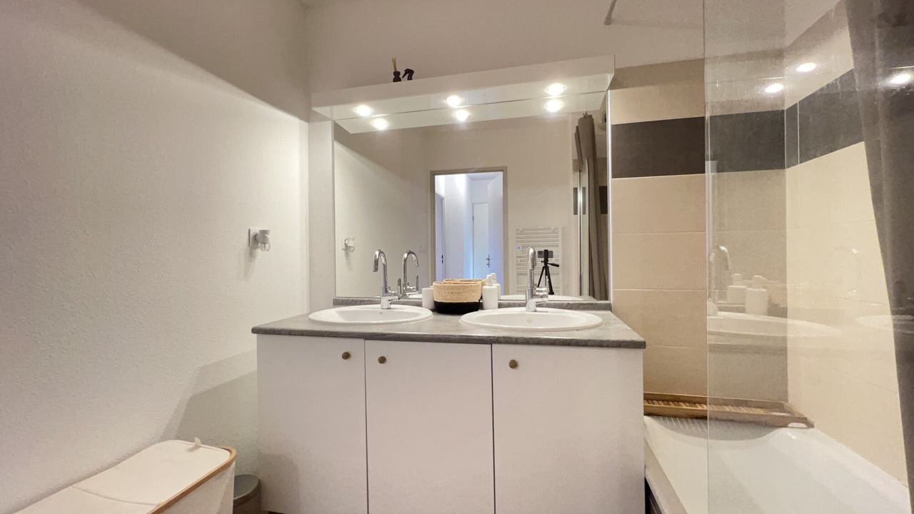Photo of Bathroom in Launaguet