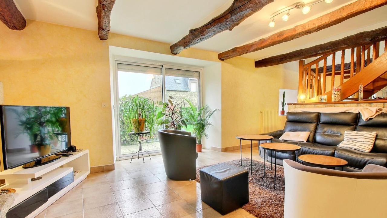 Photo of Livingroom in Locoal-Mendon