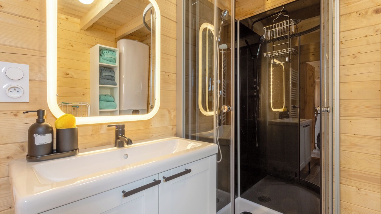 Photo of Bathroom in Landeleau