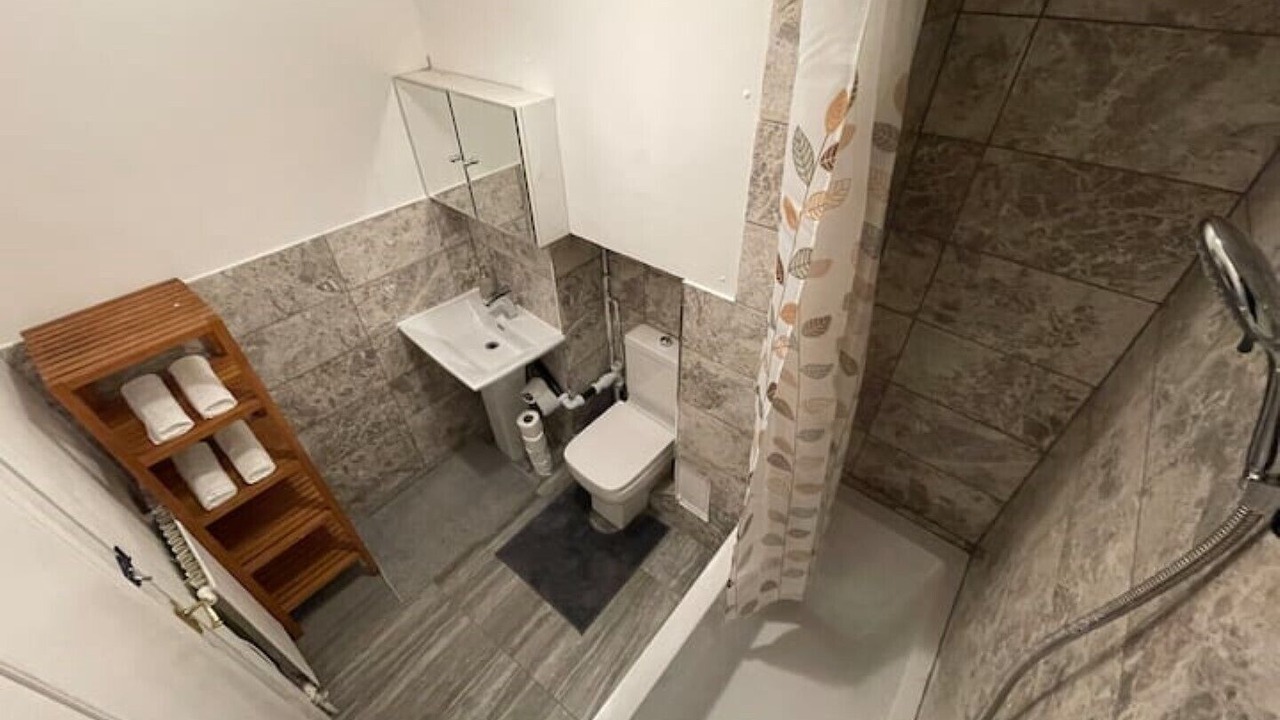 Photo of Bathroom in Homerton