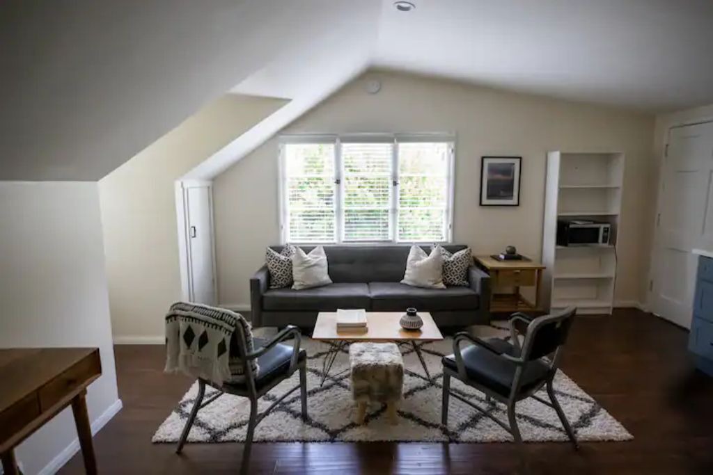 Photo of Livingroom in Tarzana