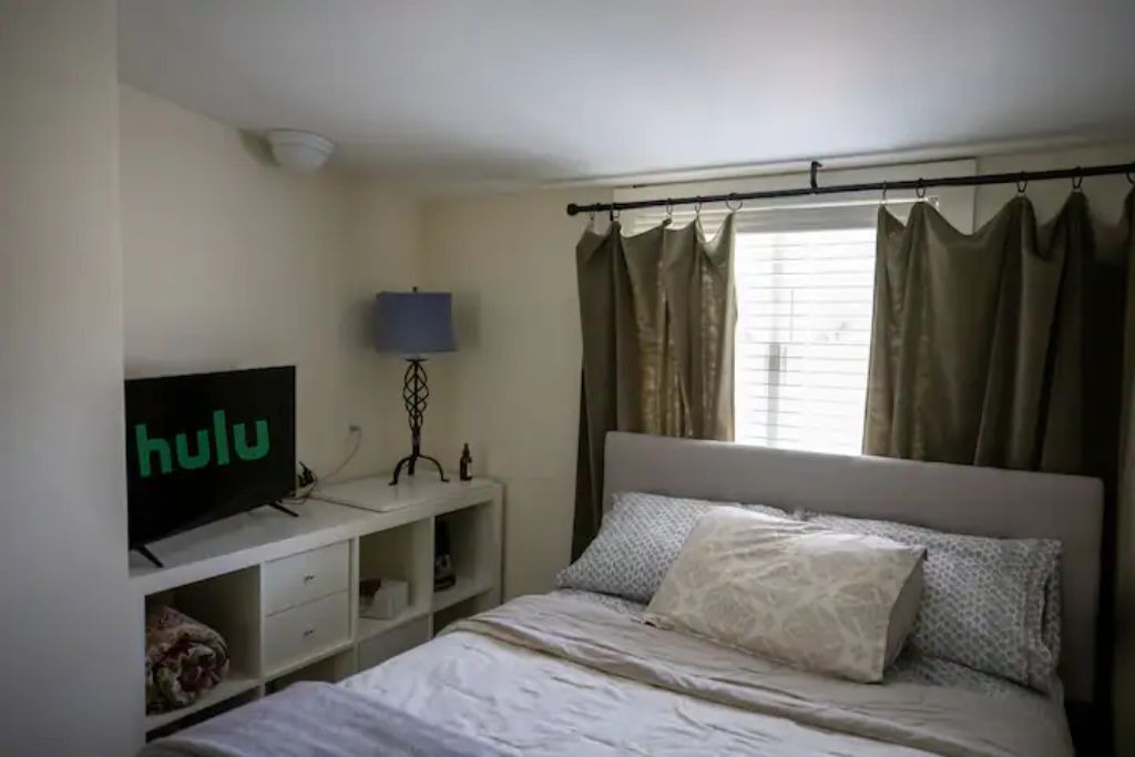 Photo of Bedroom in Tarzana