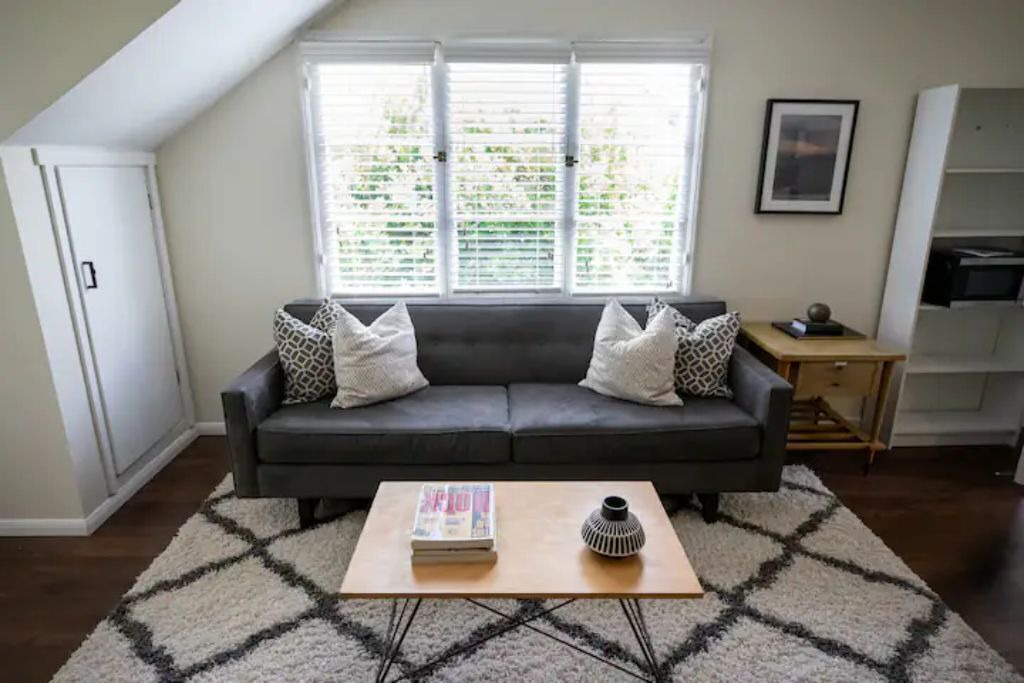 Photo of Livingroom in Tarzana