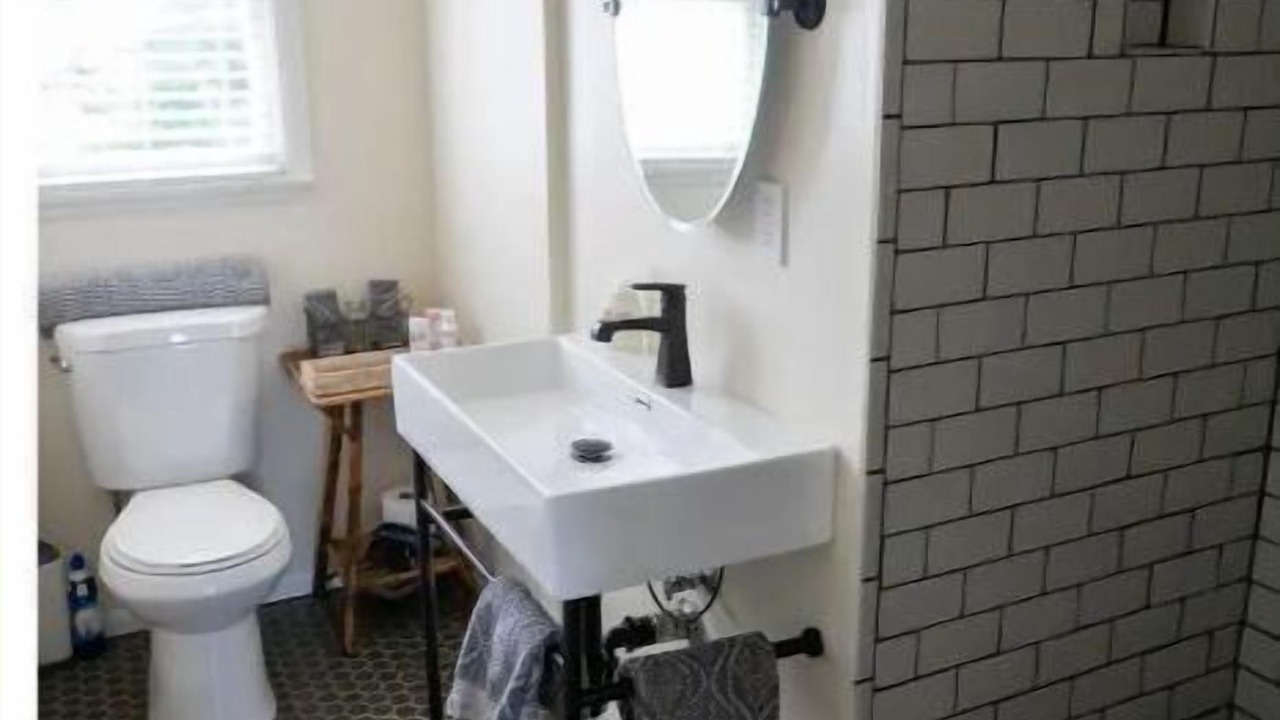 Photo of Bathroom in Tarzana