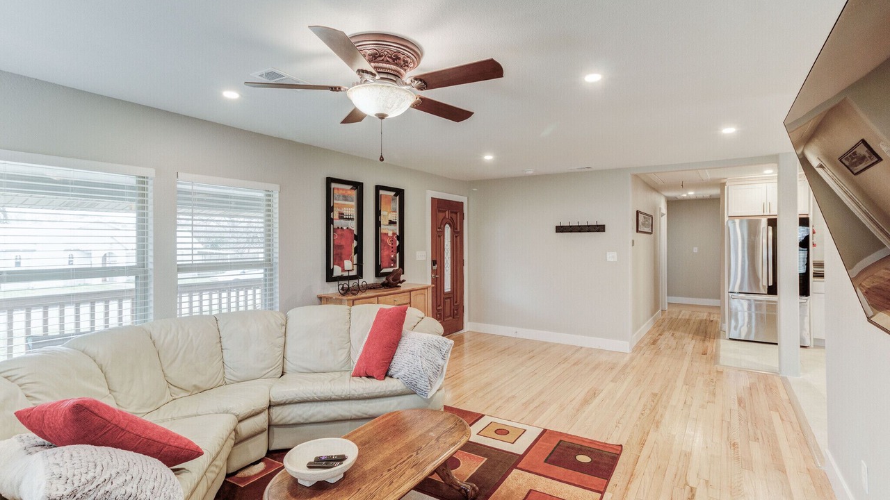 Photo of Livingroom in Central Arlington